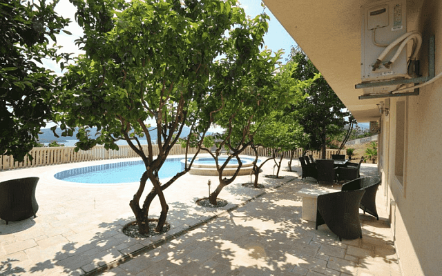 Atemberaubende Villa mit großem Pool und Garten zu verkaufen in Tivat — photo 4